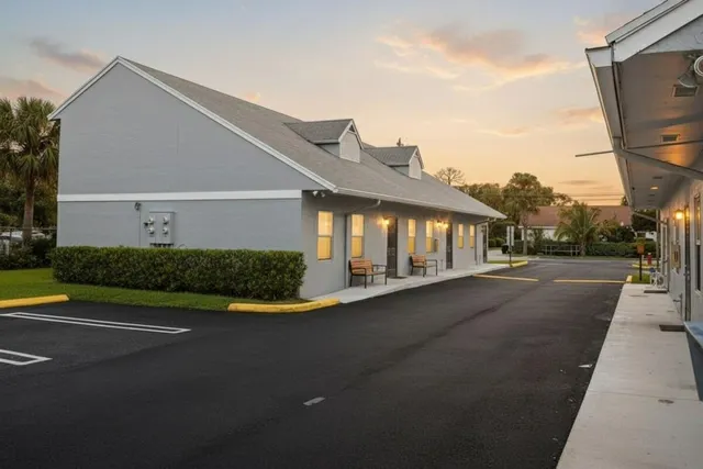 $2,350 | 5207 Wallis Road, Unit C, West Palm Beach, FL 33415