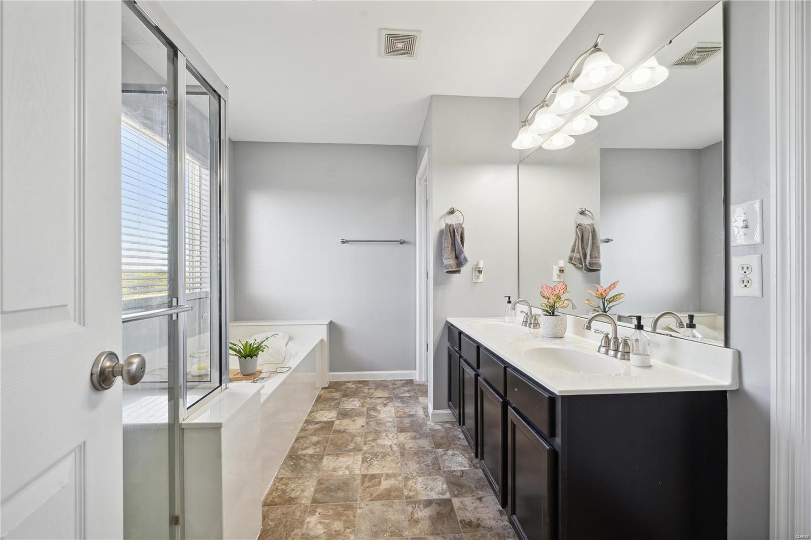 5587 Wavecrest Circle St. Charles, MO 63304 - Photo 12 of 22