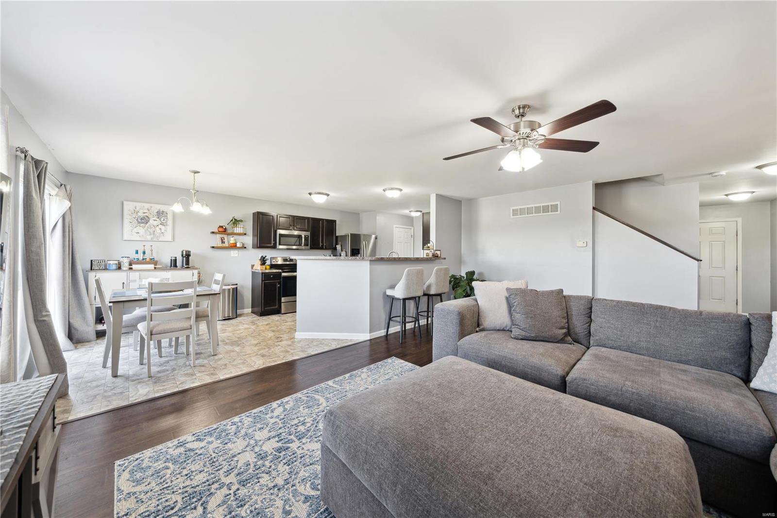 5587 Wavecrest Circle St. Charles, MO 63304 - Photo 3 of 22