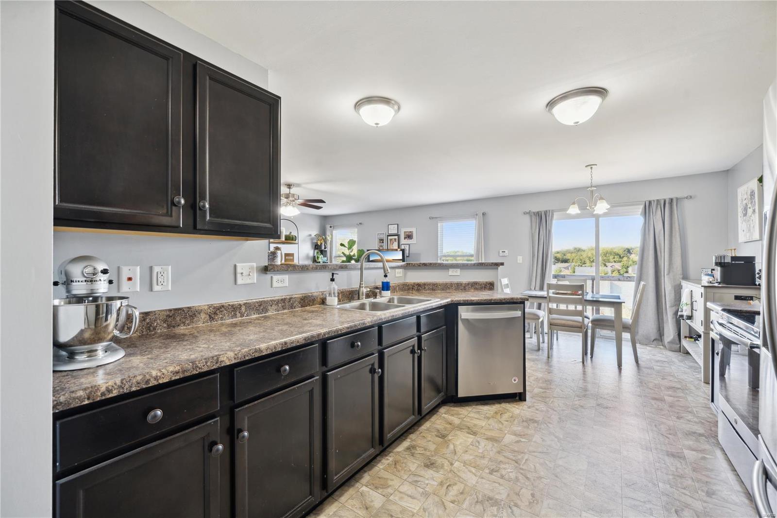 5587 Wavecrest Circle St. Charles, MO 63304 - Photo 7 of 22