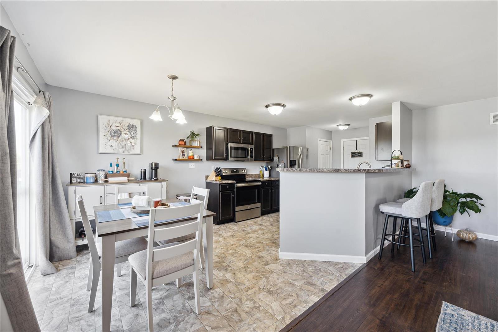 5587 Wavecrest Circle St. Charles, MO 63304 - Photo 8 of 22