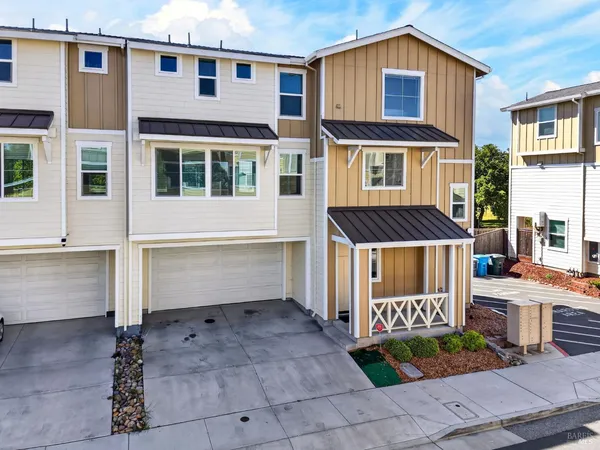 $700,000 | 2017 Elson Way, Santa Rosa, CA 95403