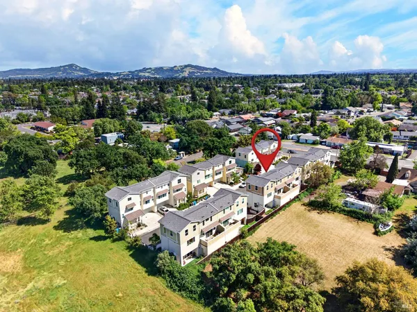 $700,000 | 2017 Elson Way, Santa Rosa, CA 95403