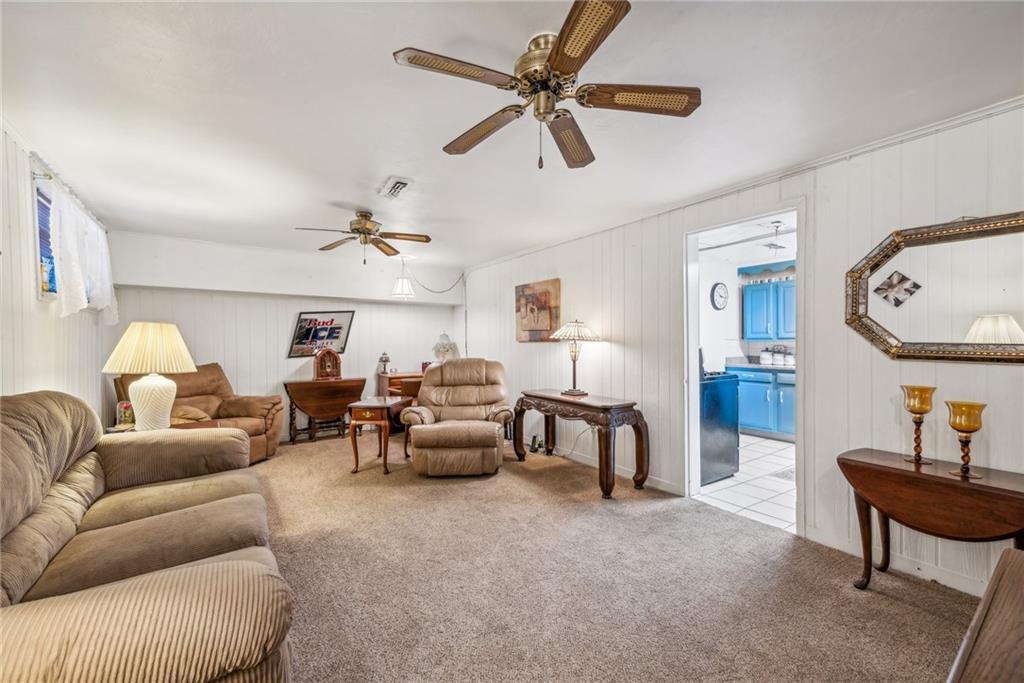 275 Robinhood Road Pittsburgh, PA 15220 - Photo 24 of 40 Gallery Image 24