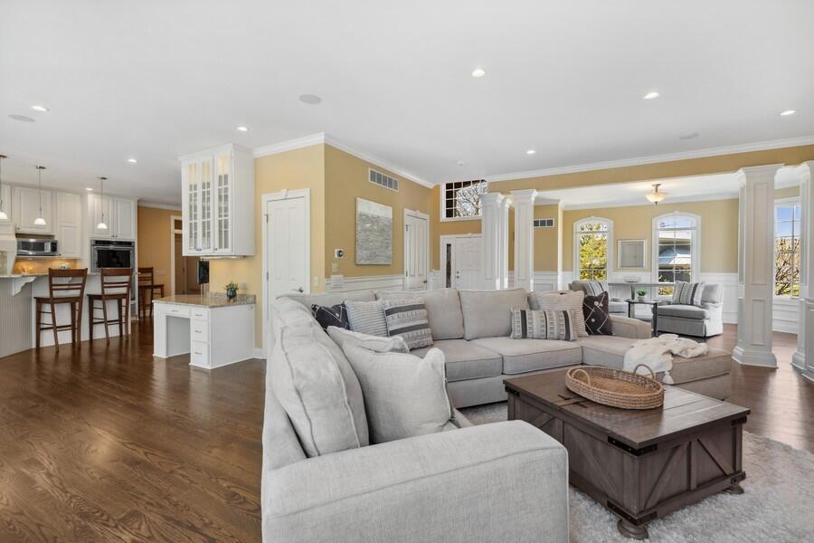 541 Ridgeway Street St. Joseph, MI 49085 - Photo 12 of 44 12_541Ridgeway_3004_GreatRoom_LowRes