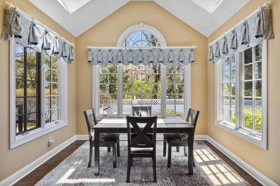 541 Ridgeway Street St. Joseph, MI 49085 - Photo 8 of 44 08_541Ridgeway_358_BreakfastArea_LowRes