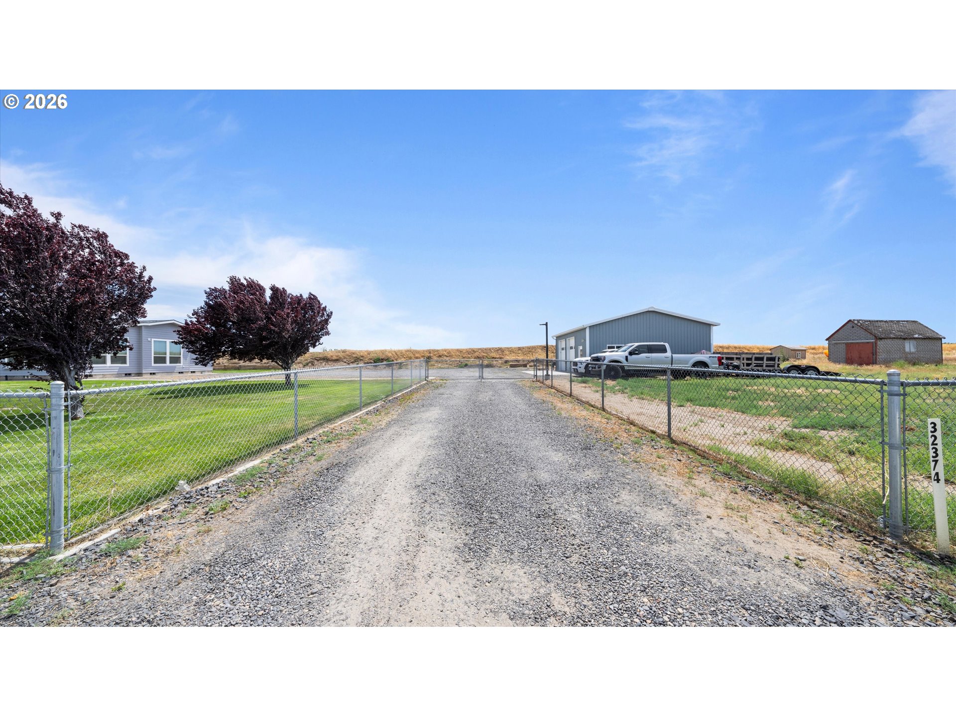 32374 East Loop Road Hermiston, OR 97838 - Photo 3 of 38