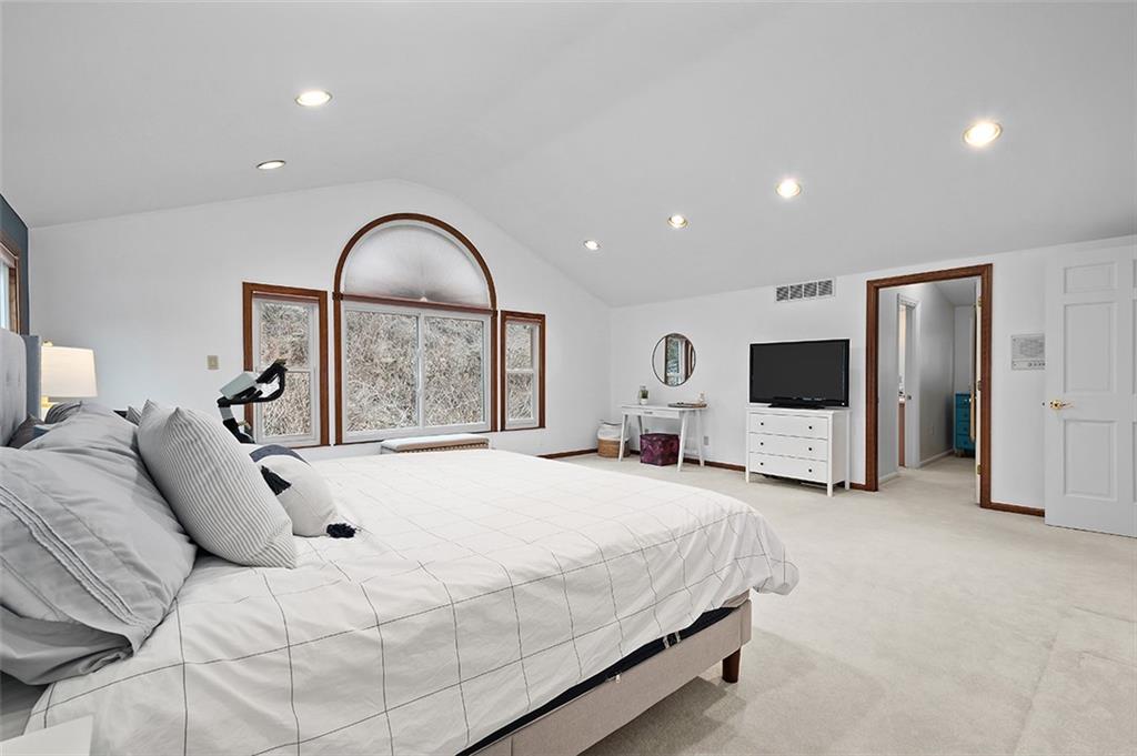 2844 Fernwald Road Pittsburgh, PA 15217 - Photo 16 of 25 Gallery Image 16