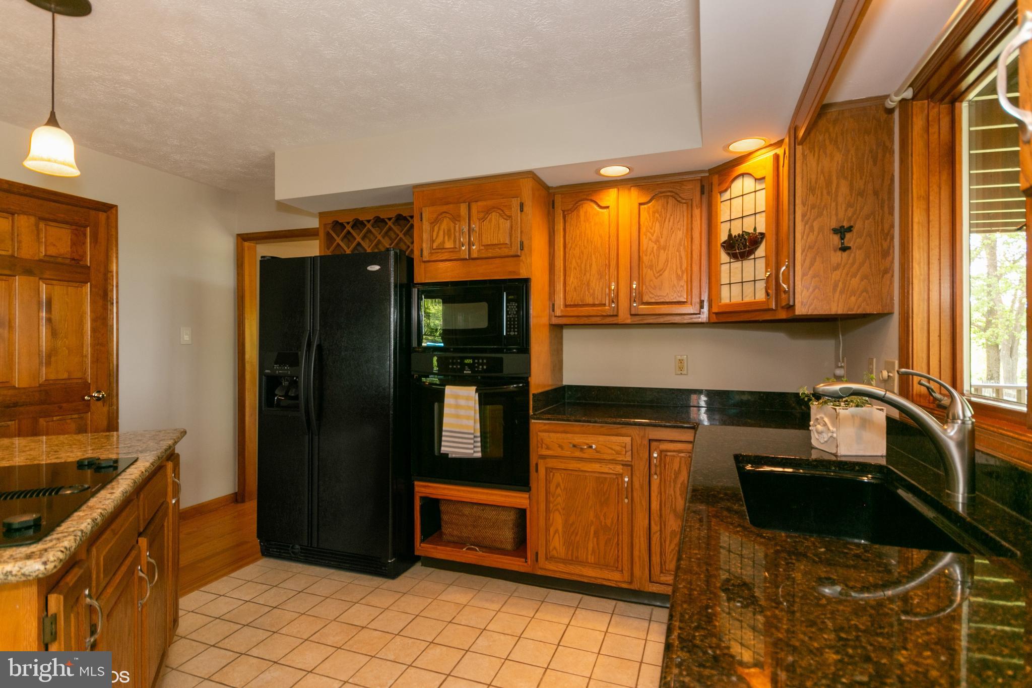 7110 Masters Road New Market, MD 21774 - Photo 12 of 29 Beautiful cabinets, black appliances and granite