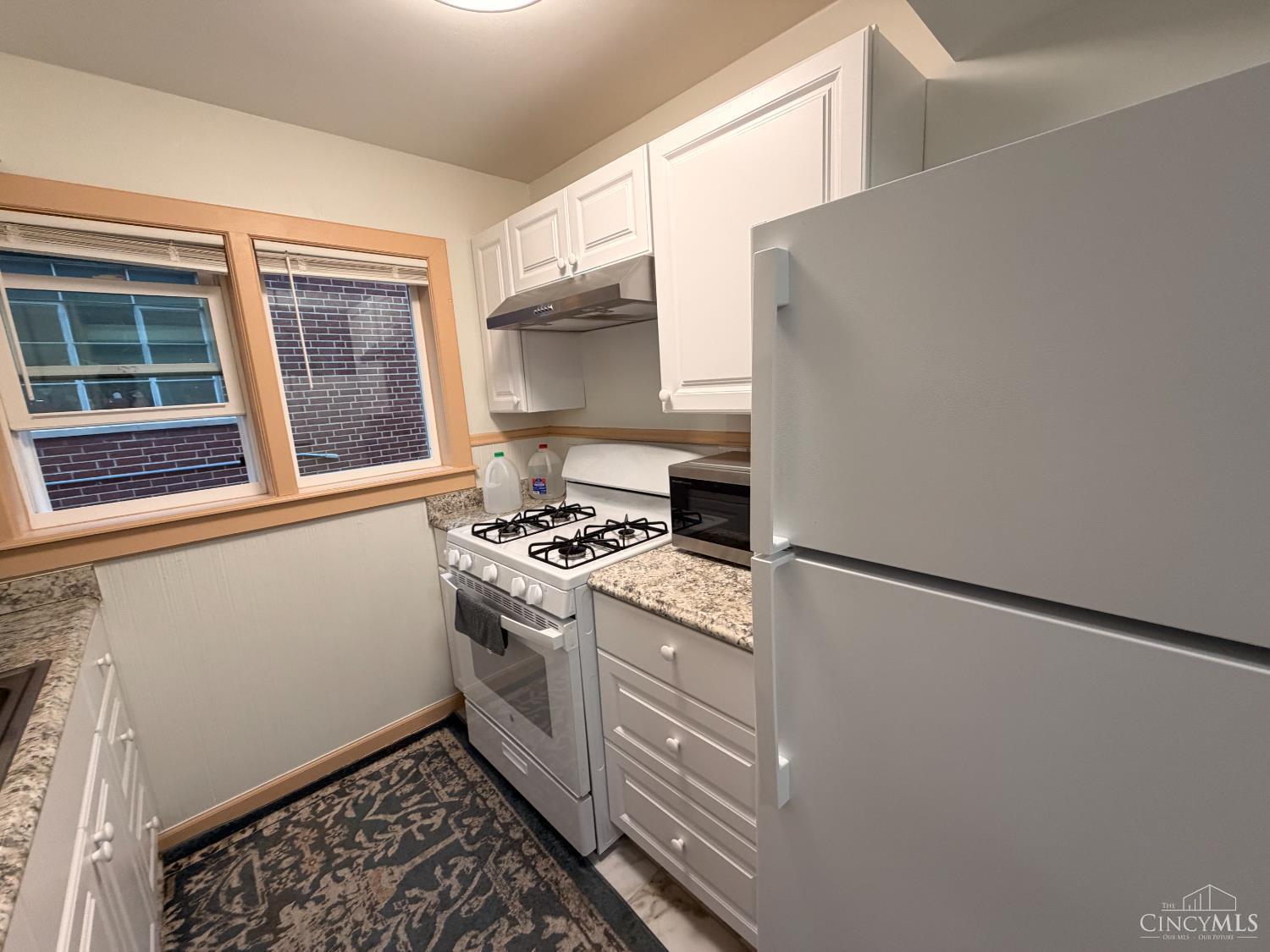 1589 Summit Road Cincinnati, OH 45237 - Photo 8 of 36