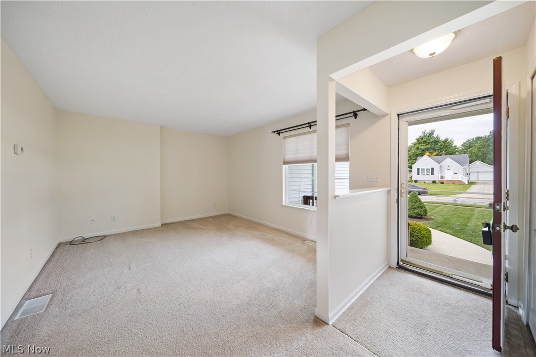 1671 Roselawn Road Cleveland, OH 44124 - Photo 7 of 31 Gallery Image 7