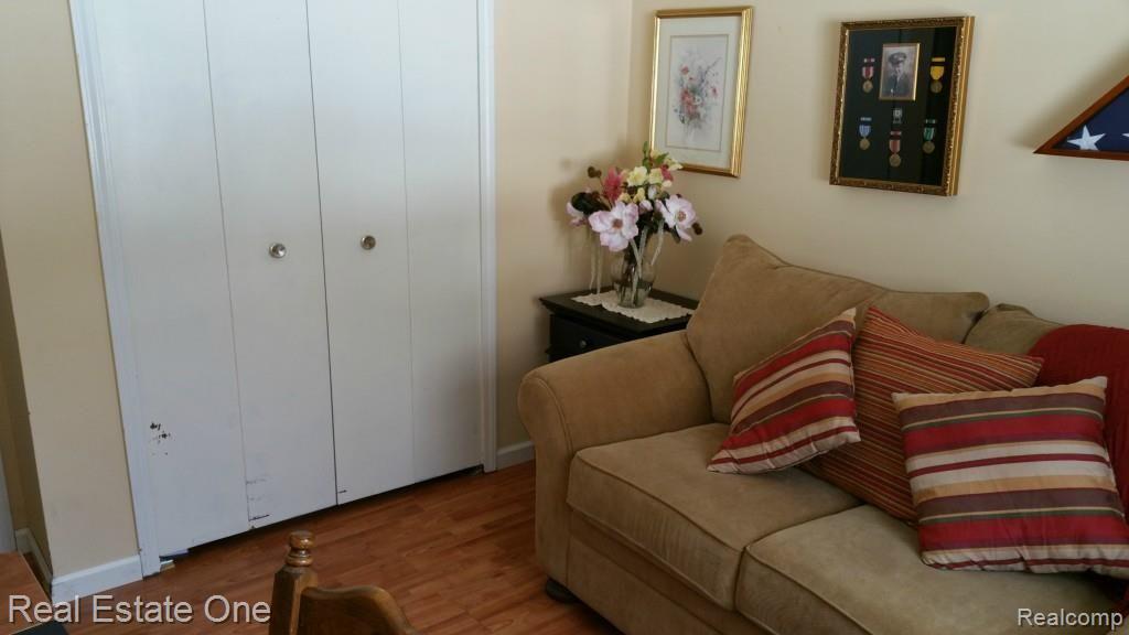 18502 Gill Road Livonia, MI 48152 - Photo 13 of 31 20150212_120348.jpg