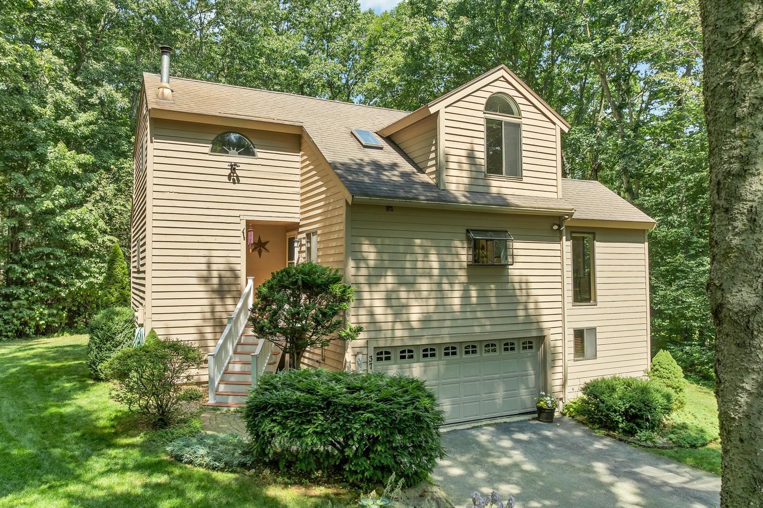37 Indian Ridge Road Hampstead, NH 03826 - Photo 1 of 54 Gallery Image 1