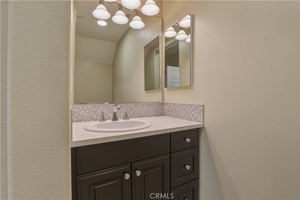 20292 Paseo Almendra Porter Ranch, CA 91326 - Photo 20 of 44 Downstairs - Full Bathroom