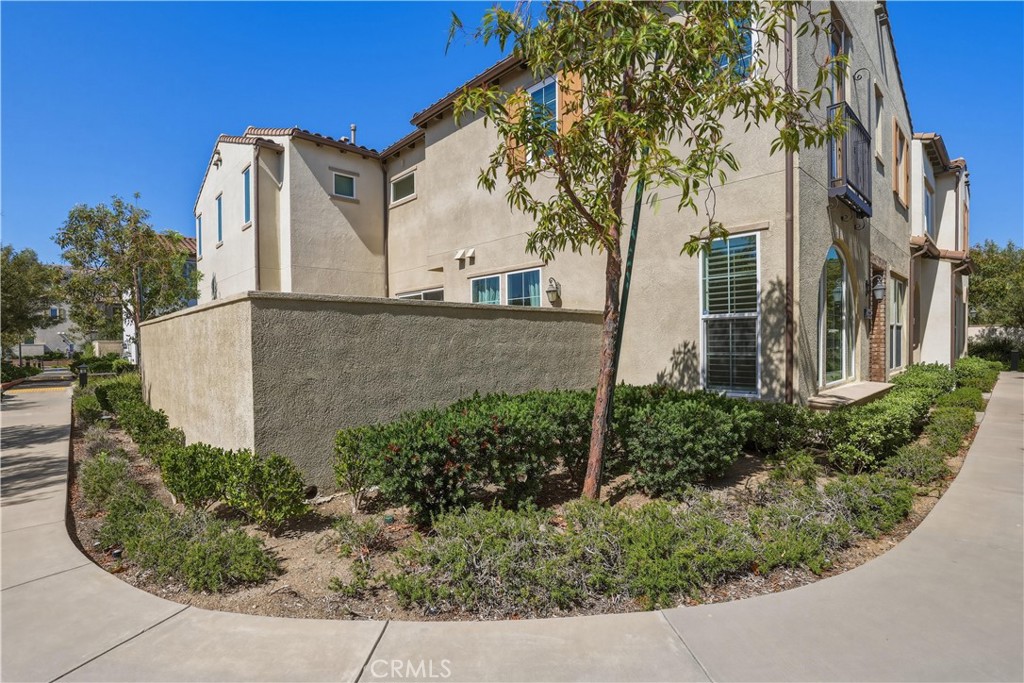 20292 Paseo Almendra Porter Ranch, CA 91326 - Photo 23 of 44 End Unit