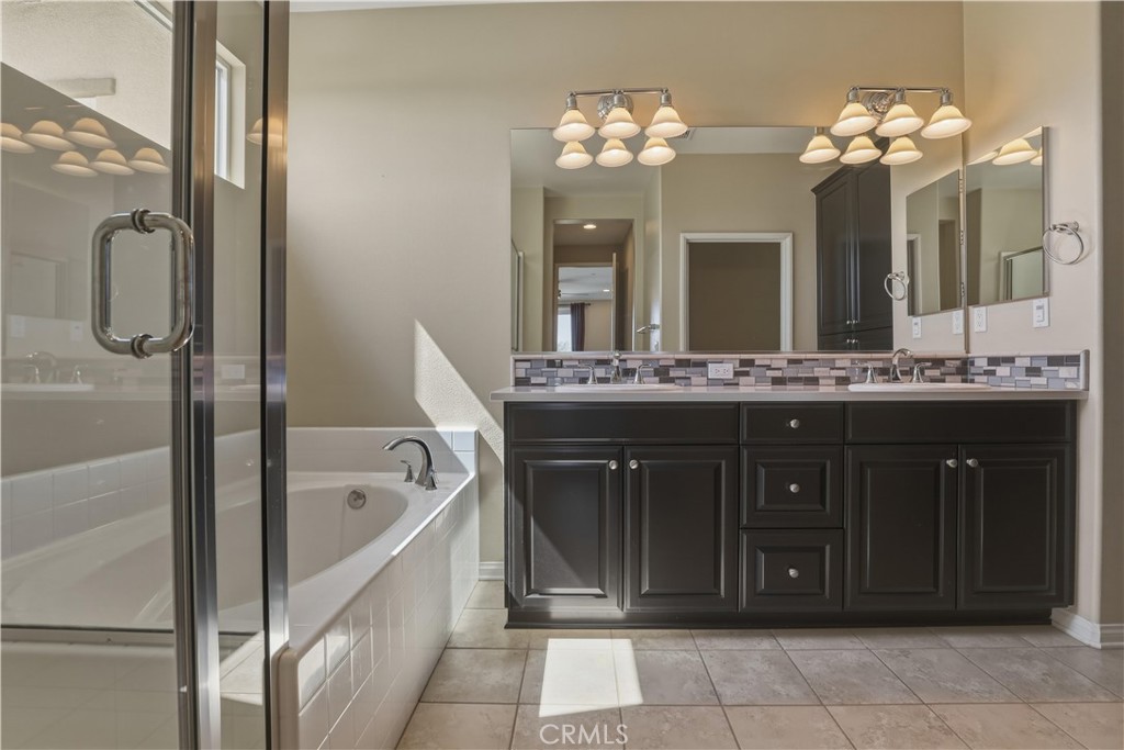 20292 Paseo Almendra Porter Ranch, CA 91326 - Photo 31 of 44 Primary Bathroom