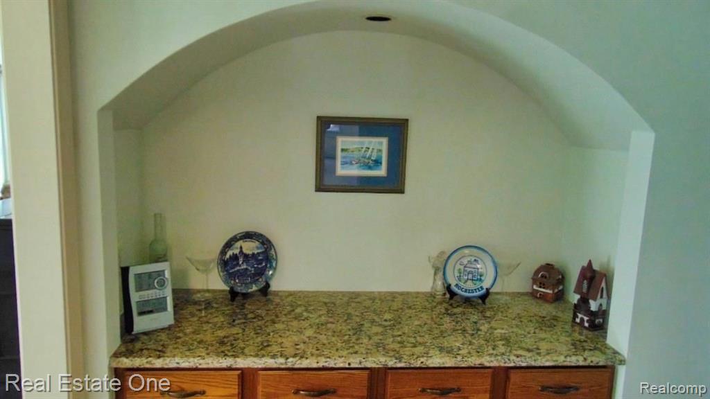 2458 Pleasant View Drive Rochester Hills, MI 48306 - Photo 21 of 68