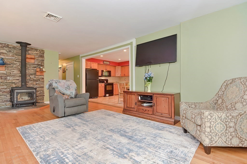 34 Middleboro Road Freetown, MA 02717 - Photo 13 of 35