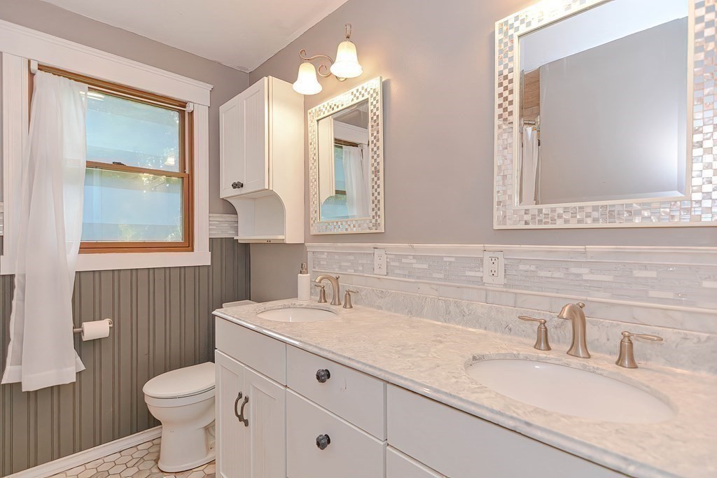 34 Middleboro Road Freetown, MA 02717 - Photo 16 of 35