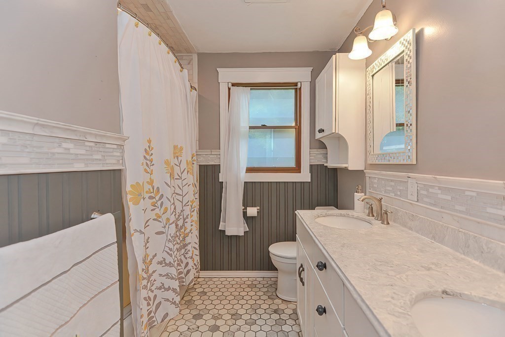 34 Middleboro Road Freetown, MA 02717 - Photo 17 of 35