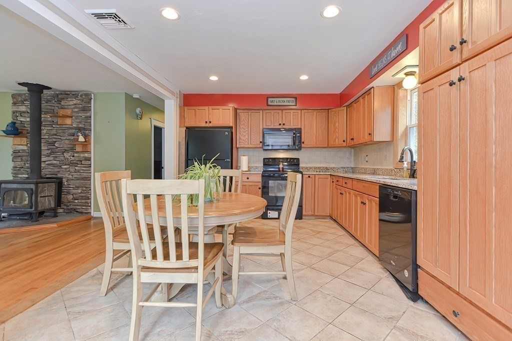 34 Middleboro Road Freetown, MA 02717 - Photo 6 of 35