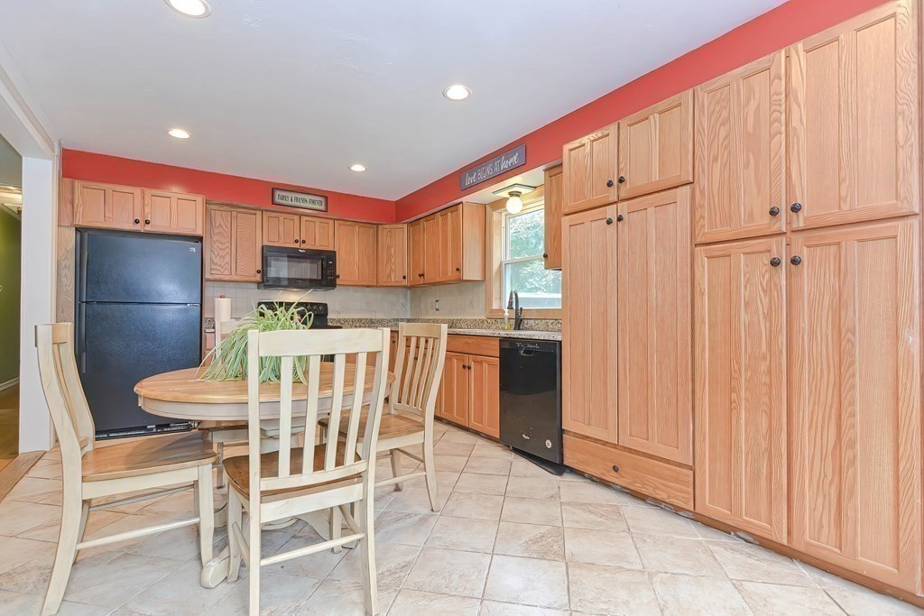 34 Middleboro Road Freetown, MA 02717 - Photo 8 of 35