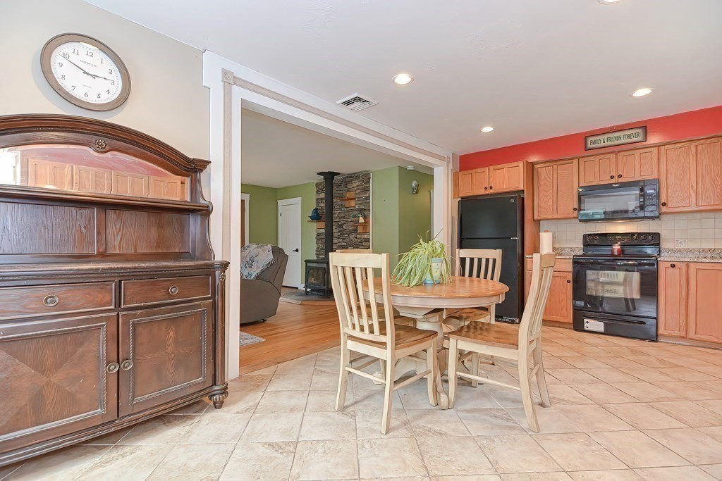 34 Middleboro Road Freetown, MA 02717 - Photo 10 of 35