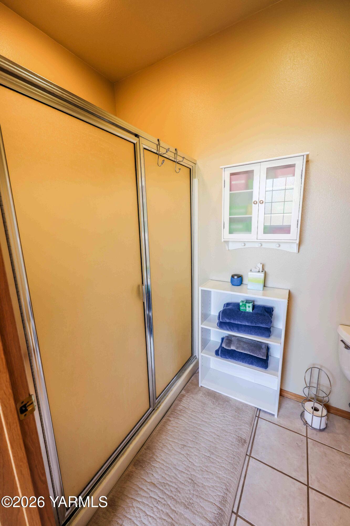 224 Heysman Road Selah, WA 98942 - Photo 20 of 28 a view of room with window