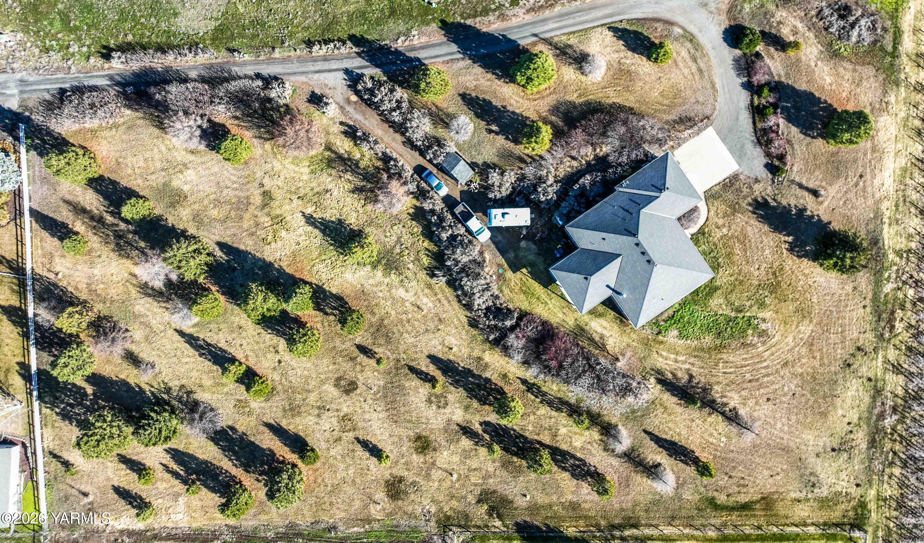 224 Heysman Road Selah, WA 98942 - Photo 2 of 28 a bird view of building