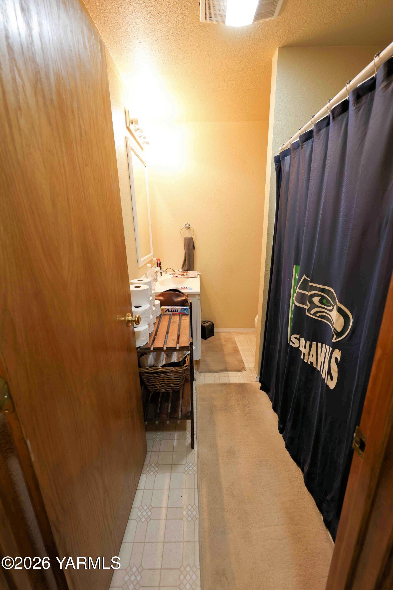 224 Heysman Road Selah, WA 98942 - Photo 22 of 28 a view of balcony with furniture