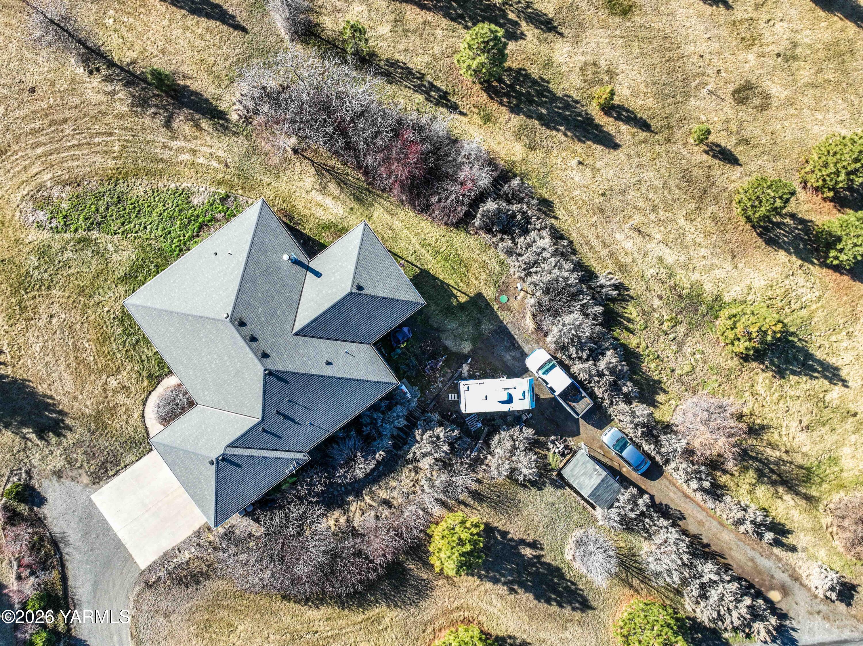 224 Heysman Road Selah, WA 98942 - Photo 6 of 28 a view of a house with a yard