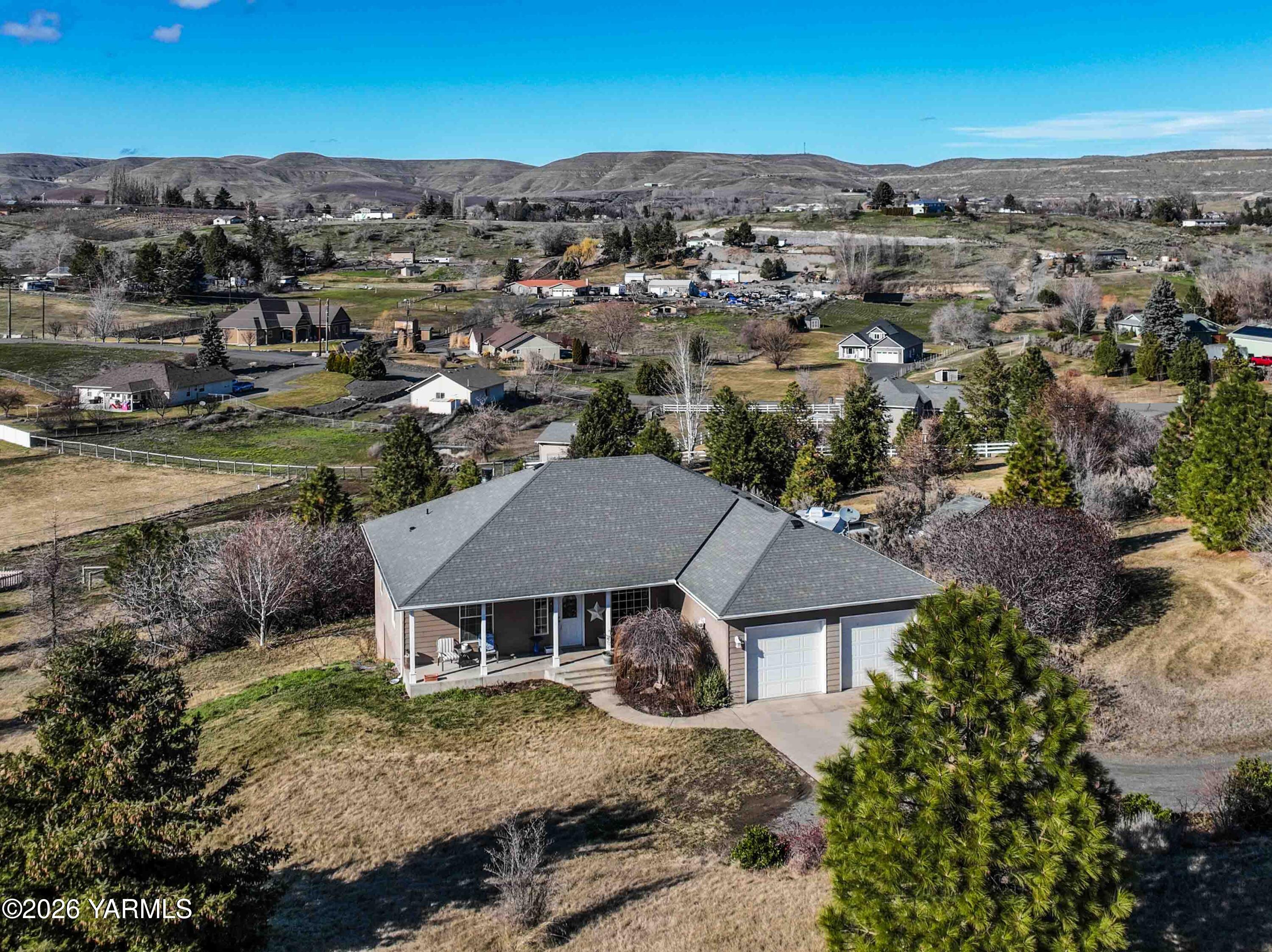 224 Heysman Road Selah, WA 98942 - Photo 7 of 28 an aerial view of a house