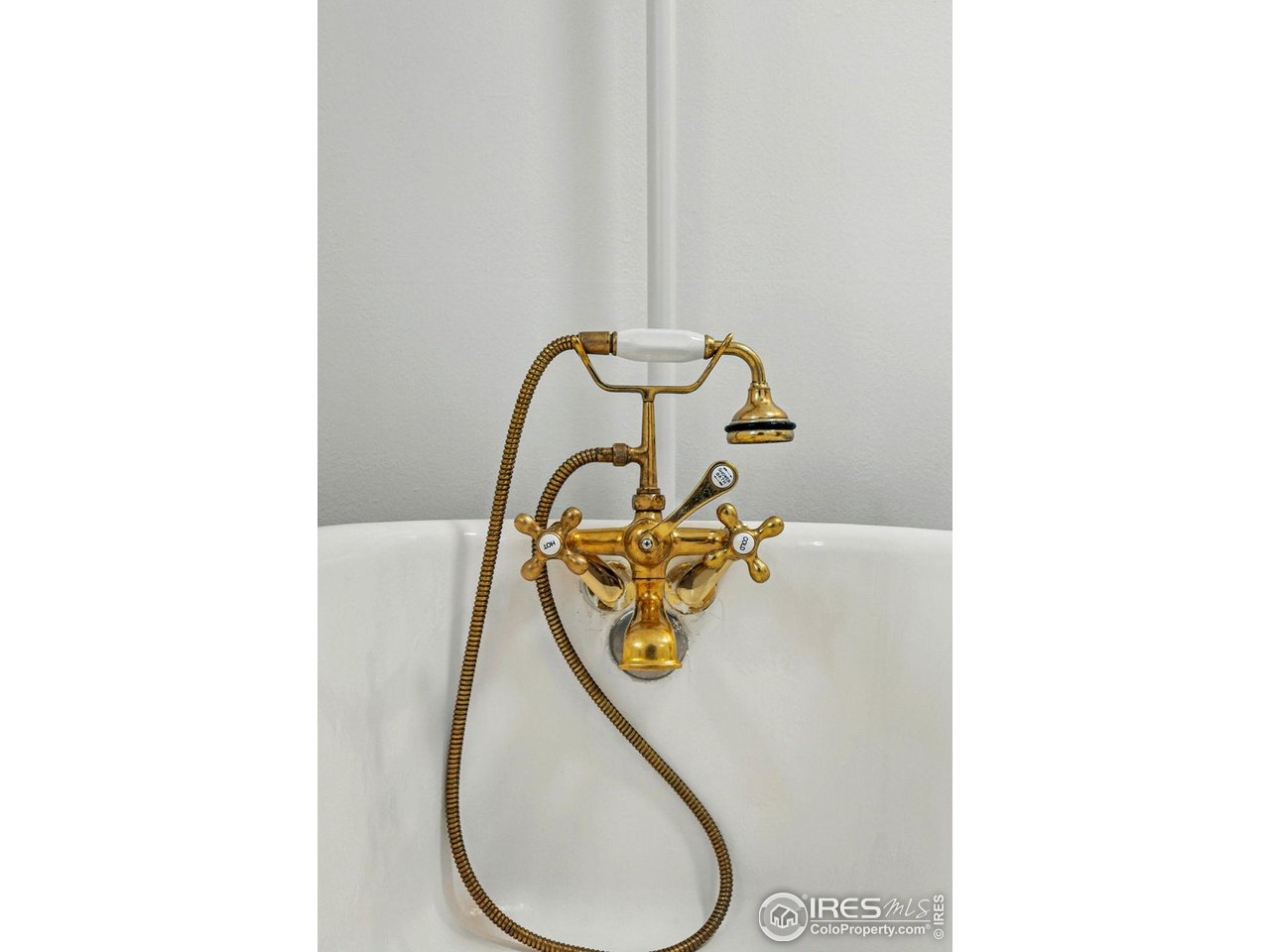 4731 Jay Road Boulder, CO 80301 - Photo 36 of 50 a picture of a bathroom with a sink