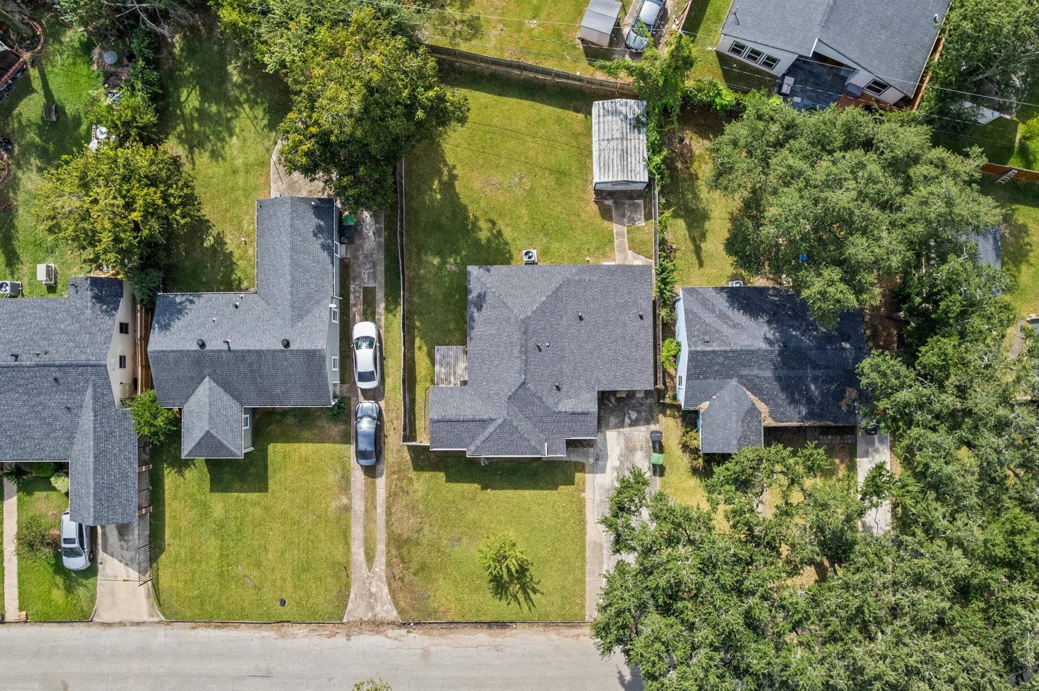 4826 Culmore Drive Houston, TX 77021 - Photo 20 of 21 A bird’s-eye view highlighting the home’s spot on a quiet street with an expansive backyard.
