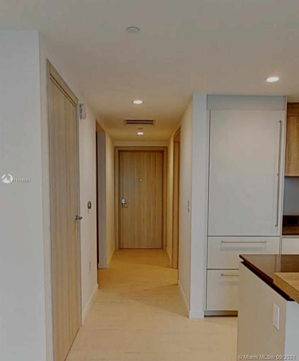 1000 Brickell Plaza, Unit 4907 Miami, FL 33131 - Photo 26 of 26 a view of a hallway to other room