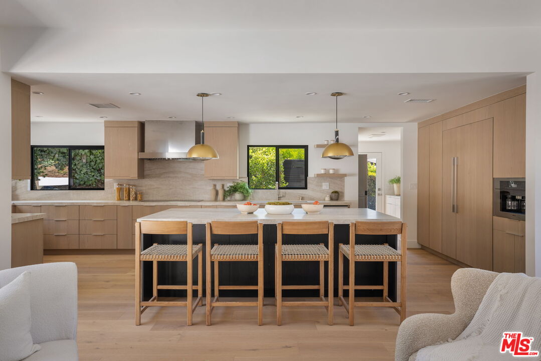 13535 Bayliss Road Los Angeles, CA 90049 - Photo 15 of 40 Gallery Image 15
