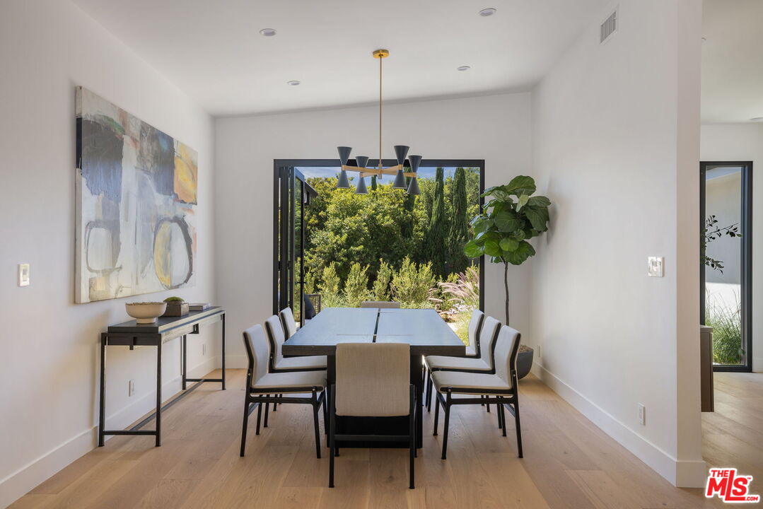 13535 Bayliss Road Los Angeles, CA 90049 - Photo 17 of 40 Gallery Image 17