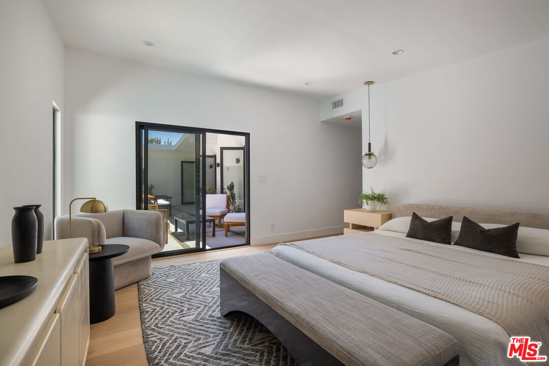 13535 Bayliss Road Los Angeles, CA 90049 - Photo 18 of 40 Gallery Image 18