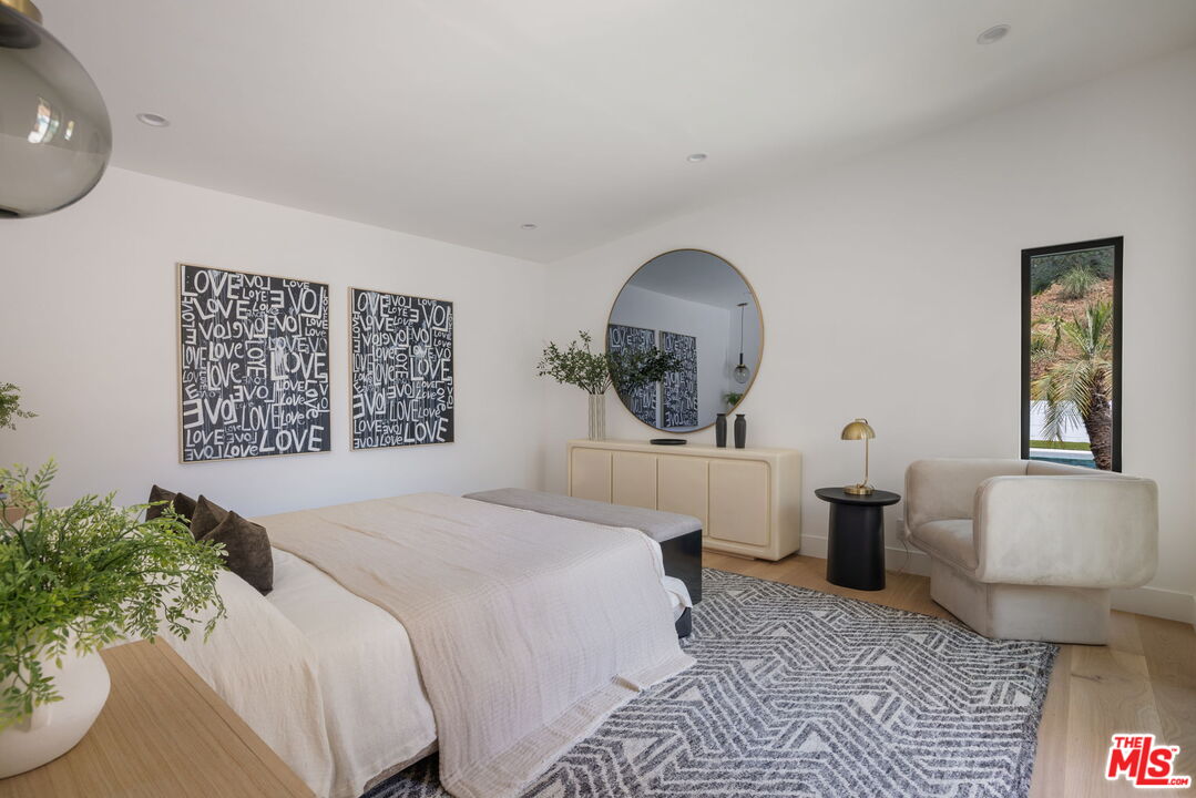 13535 Bayliss Road Los Angeles, CA 90049 - Photo 19 of 40 Gallery Image 19