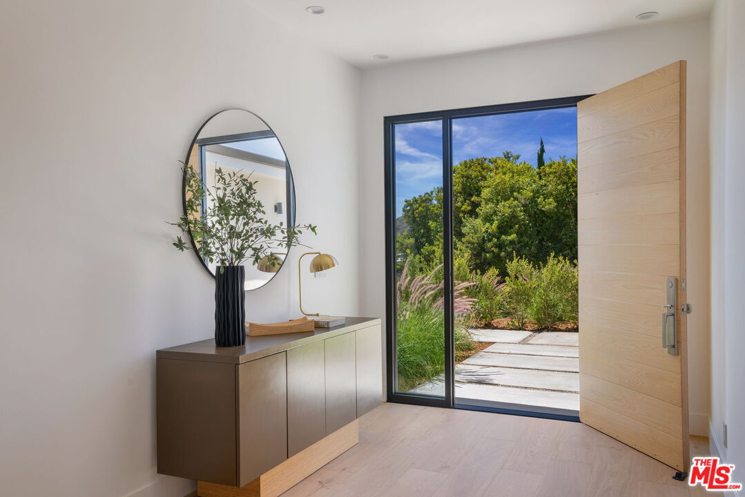 13535 Bayliss Road Los Angeles, CA 90049 - Photo 2 of 40 Gallery Image 2