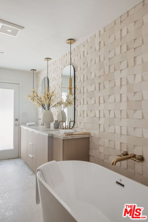13535 Bayliss Road Los Angeles, CA 90049 - Photo 21 of 40 Gallery Image 21