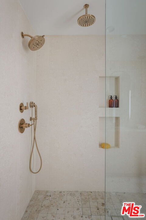 13535 Bayliss Road Los Angeles, CA 90049 - Photo 23 of 40 Gallery Image 23
