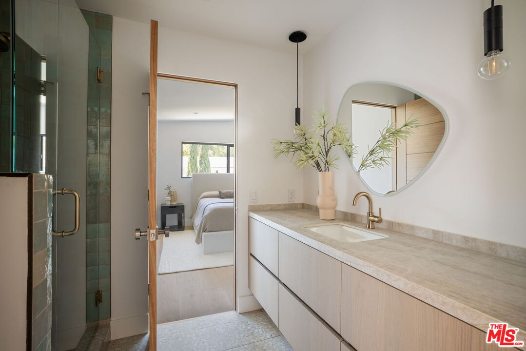 13535 Bayliss Road Los Angeles, CA 90049 - Photo 26 of 40 Gallery Image 26