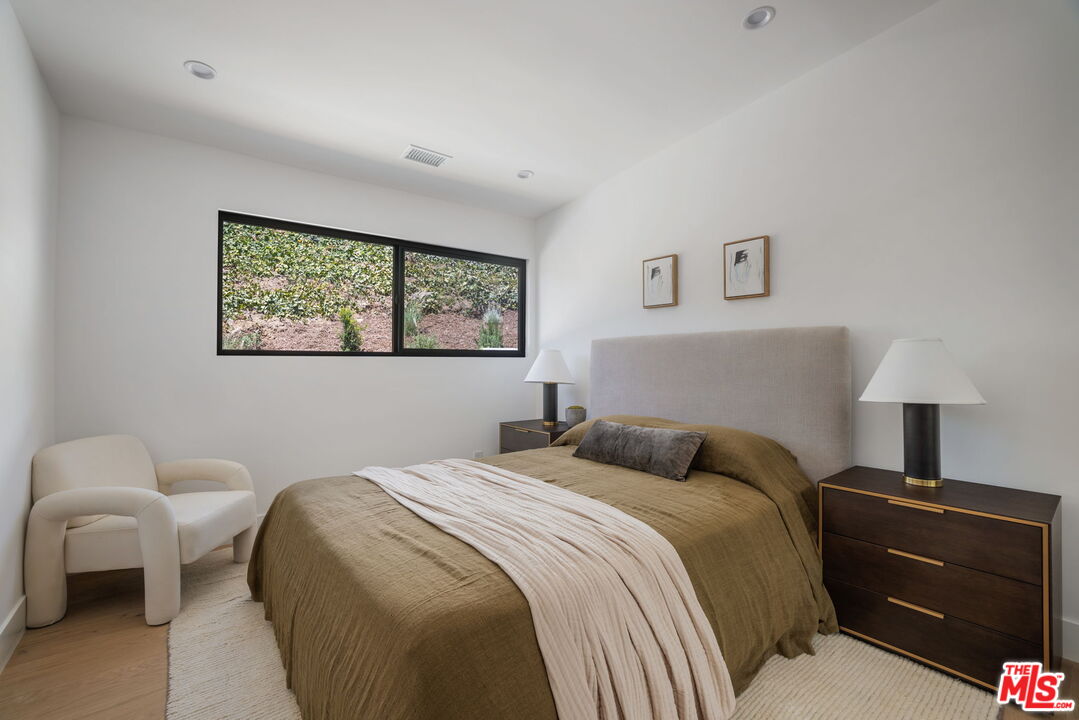 13535 Bayliss Road Los Angeles, CA 90049 - Photo 27 of 40 Gallery Image 27