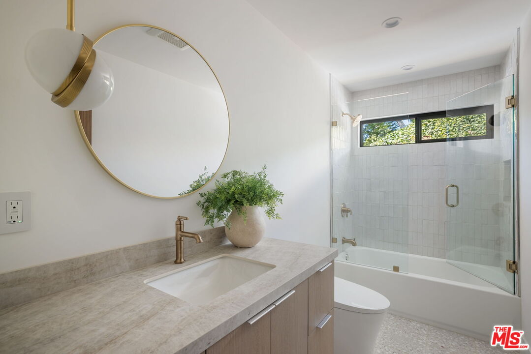 13535 Bayliss Road Los Angeles, CA 90049 - Photo 28 of 40 Gallery Image 28
