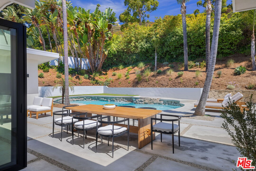 13535 Bayliss Road Los Angeles, CA 90049 - Photo 30 of 40 Gallery Image 30