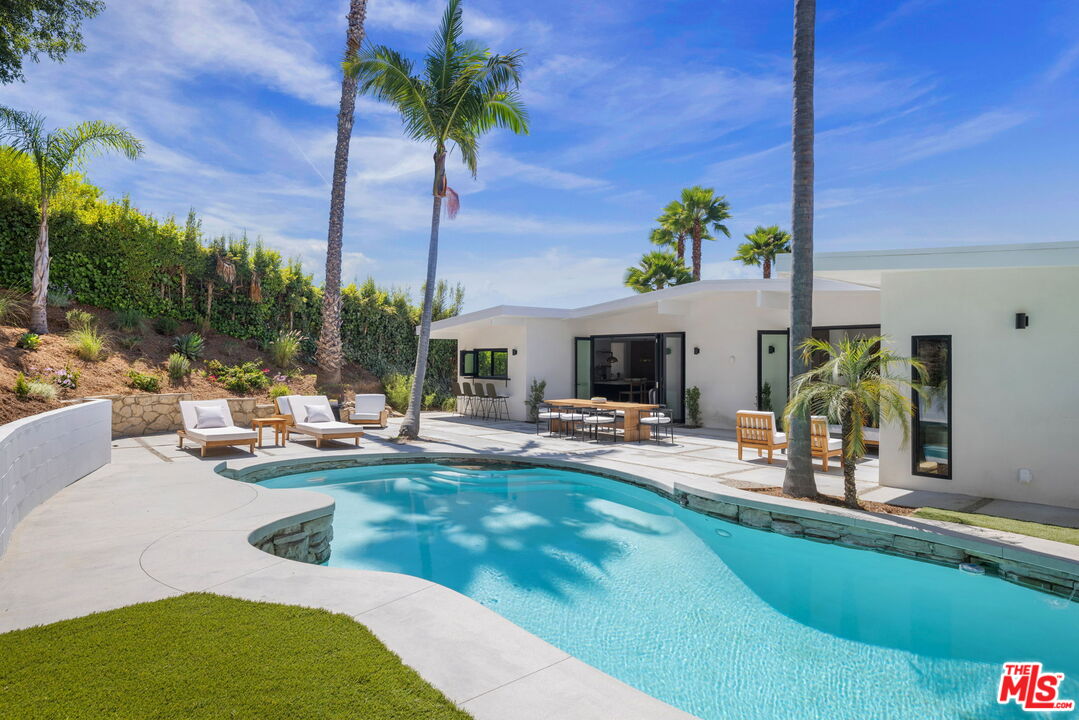 13535 Bayliss Road Los Angeles, CA 90049 - Photo 31 of 40 Gallery Image 31