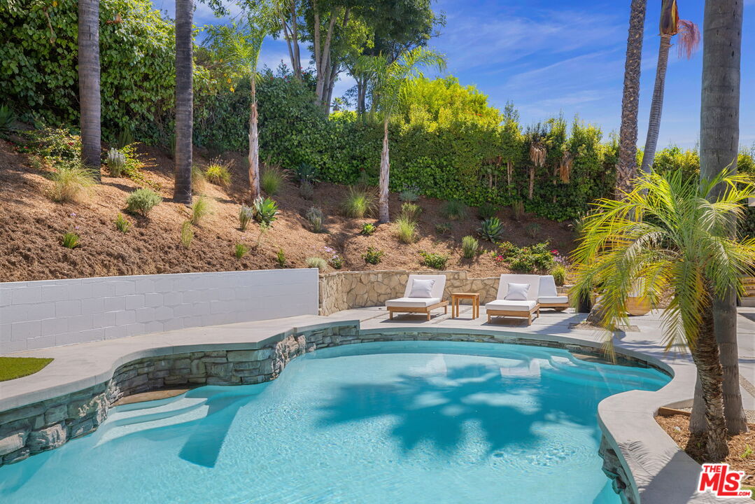 13535 Bayliss Road Los Angeles, CA 90049 - Photo 32 of 40 Gallery Image 32