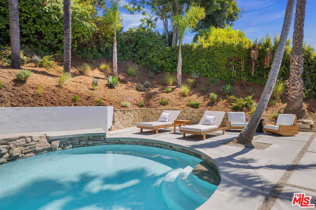13535 Bayliss Road Los Angeles, CA 90049 - Photo 34 of 40 Gallery Image 34