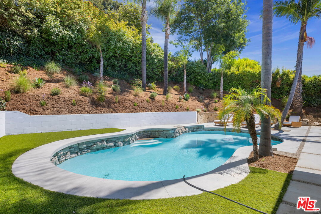 13535 Bayliss Road Los Angeles, CA 90049 - Photo 36 of 40 Gallery Image 36